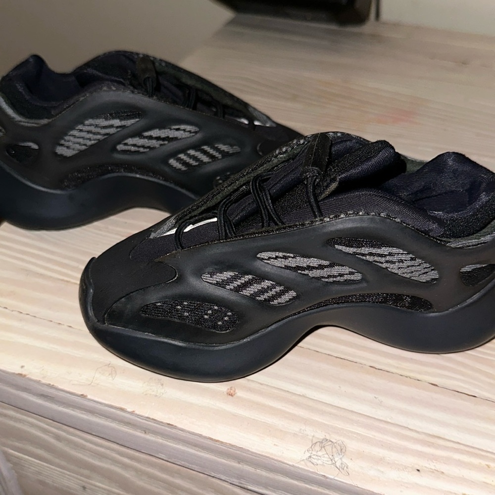 2020
Yeezy 700 V3 Kids 'Alvah